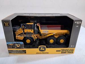 lot 33 image: Ertl John Deere 400D Articulated Dump Truck 150 Scale