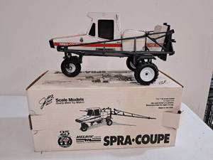lot 34 image: Melroe 220 Spra-Coupe Anniversary Edition 116 Scale