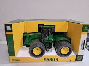 lot 41 image: Ertl John Deere 9560R  Prestige Collection Tractor 116 Scale