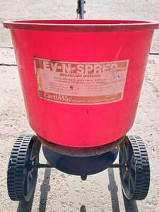 lot 58 image: Earthway Ev-N-Spred Broadcast Spreader