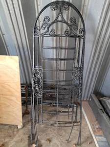 lot 60 image: Yard Trellises -- Set of 5