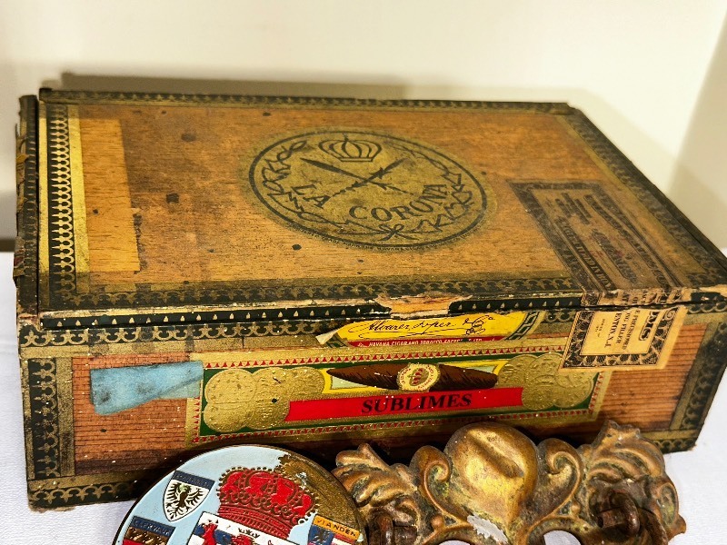 lot 1007 image: Vintage Cigar Box With Vintage Metal Drawer Pulls And Luxenberg Sign