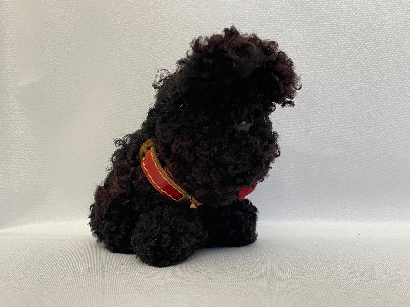lot 189 image: Antique Stuffed Dog.