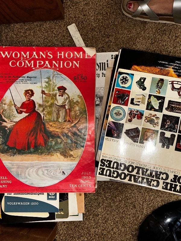 lot 238 image: Variety of Vintage Magazines and Catalogs.