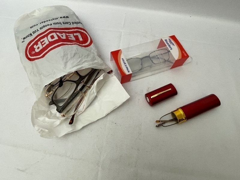 lot 273 image: Bag Full of Reader Glasses.
