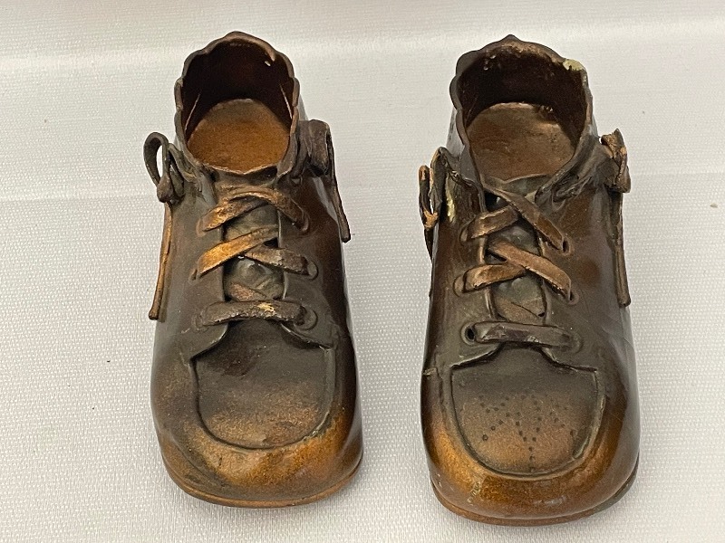 lot 190 image: Decorative Baby Shoes.