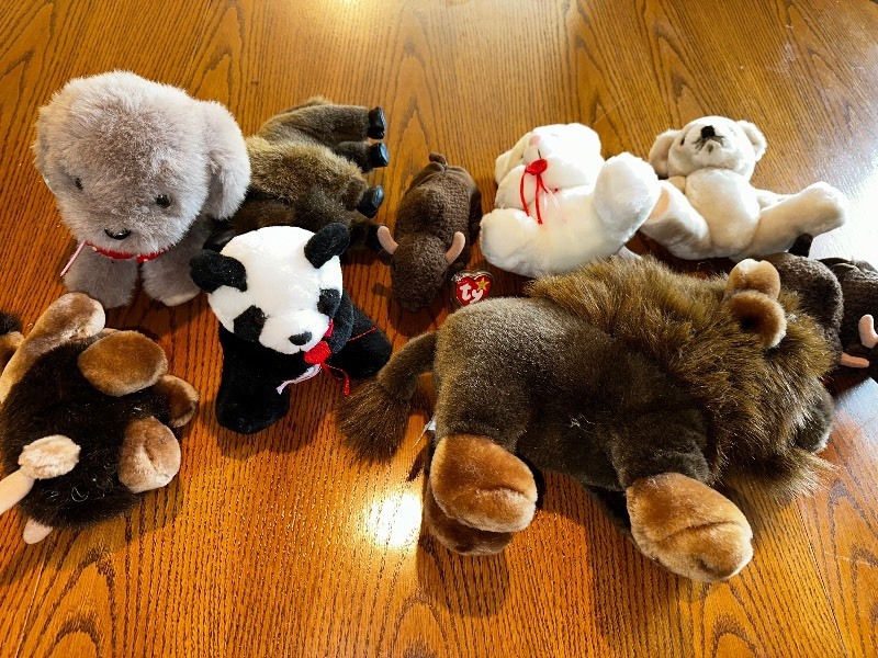 lot 396 image: Variety of Stuffed Toys