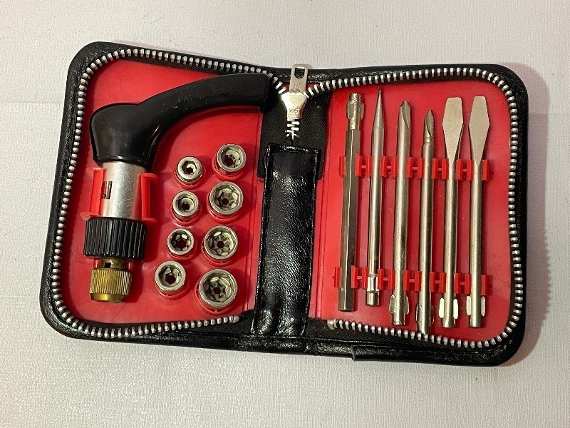 lot 761 image: Vintage Ratcheting Multitool