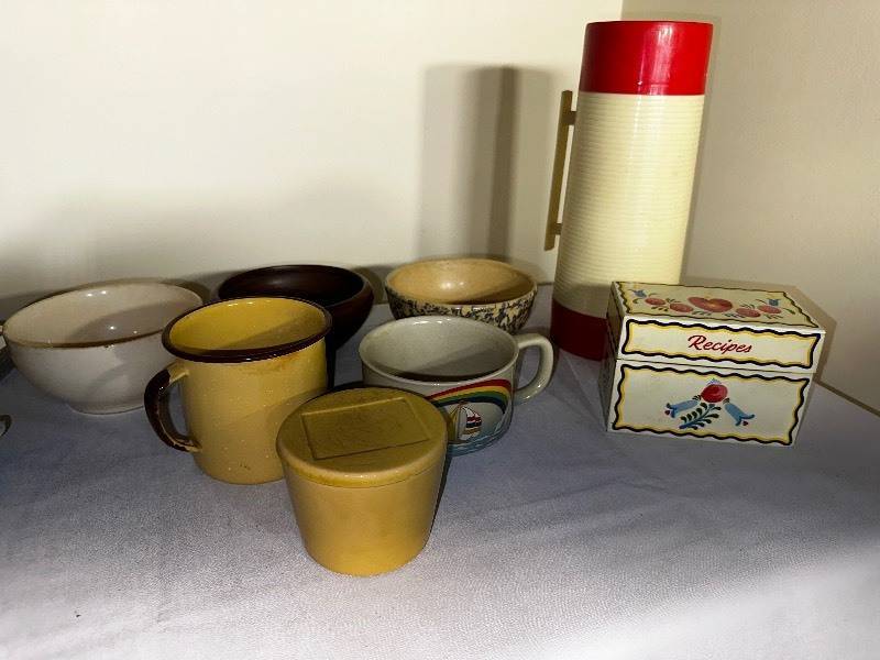 lot 1034 image: Variety Of Vintage Cups, Thermos, And Recipe Box