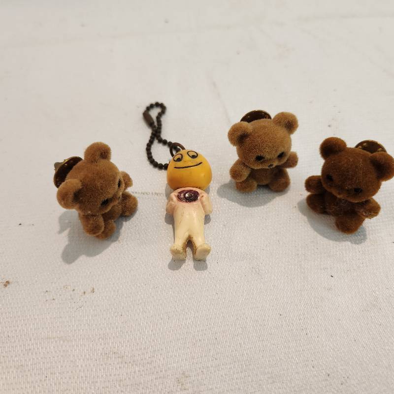 lot 640 image: 1960s Esso OIL Drop Man Keyring and 3 Vintage Teddy Bear Pins