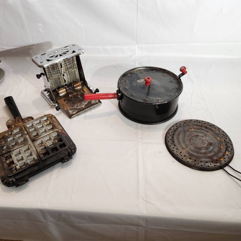 lot 644 image: Vintage Cookware Including Popcorn Maker, Waffle Maker, Warming Plate and Toaster