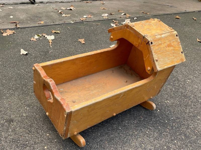 lot 938 image: Vintage Baby Doll Wood Crib