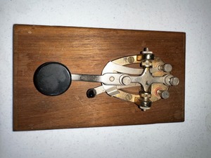 lot 970 image: Vintage Morse Code Key
