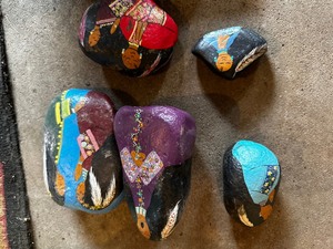 lot 941 image: Variety of Handpainted Native American Art Stones