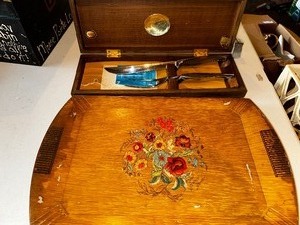 lot 1042 image: Vintage Hasko Serving Tray and Boxed 1950s Gerber Legendary Blades New Siegfried Carving Set