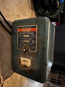lot 1013 image: Allstate Battery Booster