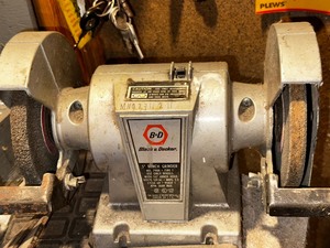 lot 1014 image: Black and Decker 5 Bench Grinder