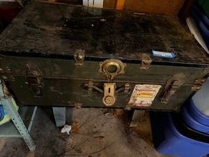 lot 1000 image: Vintage Travel Trunk and Contents