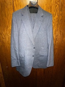 lot 882 image: American Trend Three Piece Mens Suit
