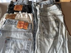 lot 924 image: Large Variety of Mens Vintage Levi Jeans