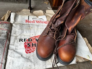 lot 983 image: Mens Red Wing Steel Toe Boots Supersole Size 14D in Like New Condition Estimated Value $175-200