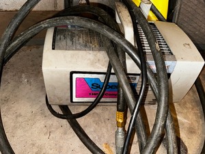 lot 1002 image: Campbell Hausfeld Super Pal 1HP Air Compressor