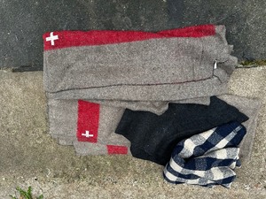 lot 926 image: Two Vintage Genuine Swiss Army Wool Blankets, Charcoal Grey Wool Blanket and Plaid Blanket