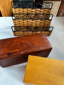 lot 978 image: Variety of Wood Recipe Boxers and Bill Holder