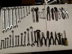 lot 997 image: Box of various vintage box wrenches