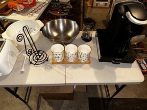 lot 934 image: Keurig Coffee Maker, Toaster, and Various Houshold Items