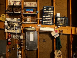 lot 1047 image: All items seen in Photo of Various Tools and Garage Items