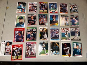 lot 1061 image: 1992 Twins Baseball Cards