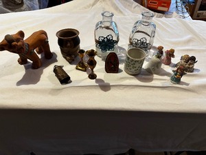 lot 968 image: Variety of Vintage Knick Knacks