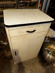 lot 991 image: Vintage Enamel Topped Metal Cabinet Measuring 15x20x35  and Contents