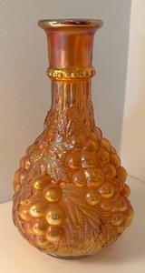 lot 21 image: Vintage Imperial Grape Carnival Glass Embossed Vase