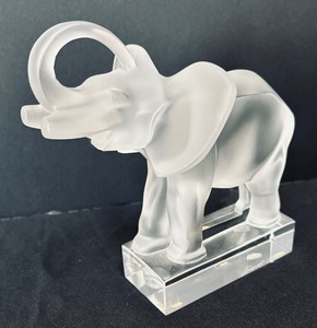 lot 7A image: Elegant Elephant Figurine by Lalique