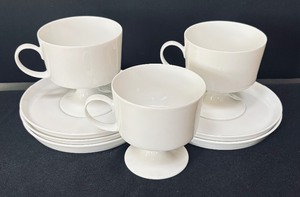 lot 59 image: Wonderful White Rosenthal Cups and Saucers