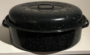 lot 198 image: Black Roaster Pan with Cover