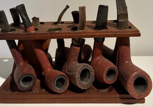 lot 155 image: Vintage Wooden Pipe Holder and Several Unique Pipes