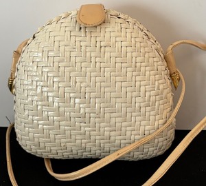 lot 147 image: Stylish Wicker Cream Small Purse by Rodo