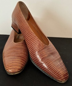 lot 150 image: Beautiful Brown Leather Shoes with Mid-Heel by Robert Clorgerie