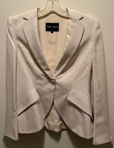 lot 104 image: Giorgio Armani Flattering Cream Colored Blazer