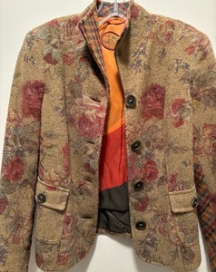 lot 69 image: Vintage ETRO Milan Fall Jacket Muted Colors with Flowers