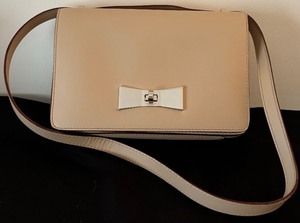 lot 10 image: Kate Spade New York Handbag