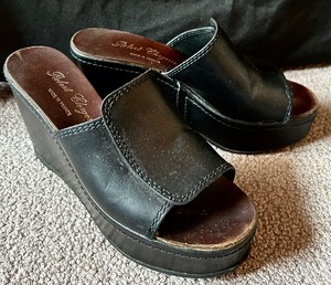 lot 130 image: Robert Clergerie Black Wedge