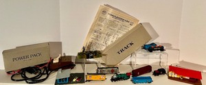 lot 165 image: Vintage Trains, Buildings, Track and Power Pack