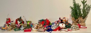 lot 169 image: Vintage Whimsical Lot of Christmas Decor