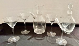 lot 174 image: Pretty Martini Mixer, Glasses, Stir Stick and Decanter