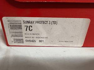lot 40 image: Nike Sunray Protect - Size 7C