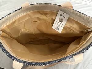 lot 112 image: Corona Tote Bag